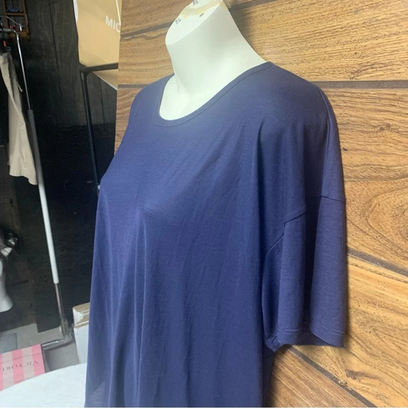 Under Armour dark blue heatgear loose shirt size Large boxy fit - Picture 2 of 10